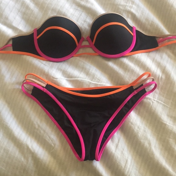 Victoria's Secret Other - 32D, medium bottom VS bikini